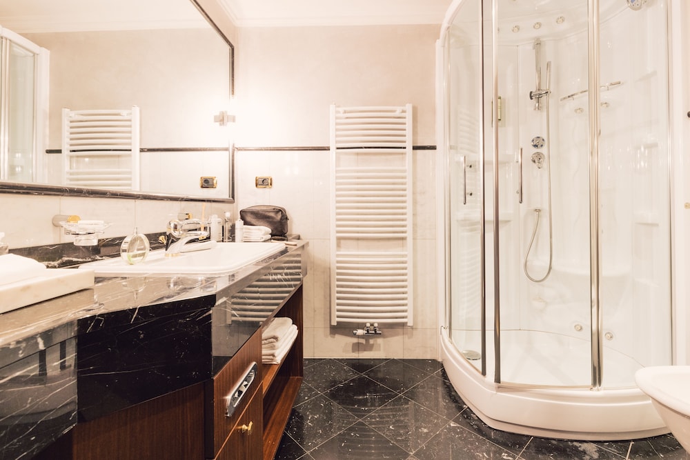 Double Room (Asia) - Photo 6