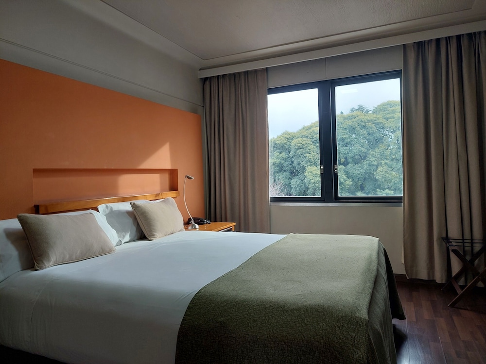 Standard Quadruple Room thumbnail 5