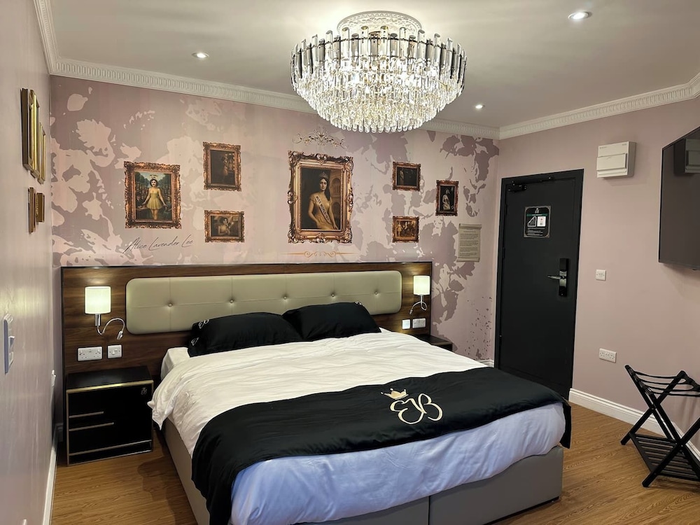 Luxury Suite, 1 King Bed, Non Smoking, Ensuite
