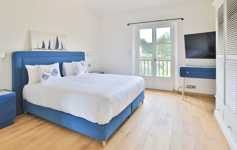Villa photo 2