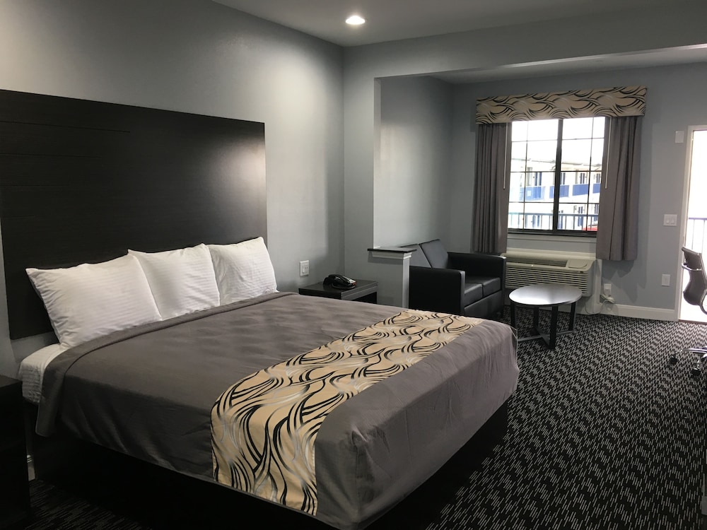 Deluxe Room, 1 King Bed, Smoking
