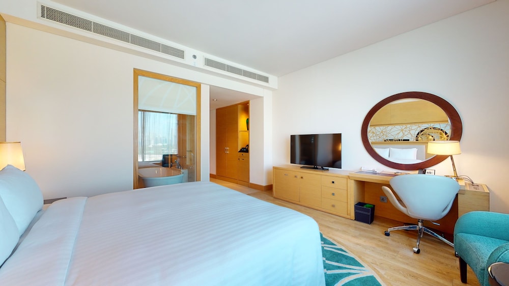 Family Room (Free bus to DWTC, Dubai Mall, Beach)
