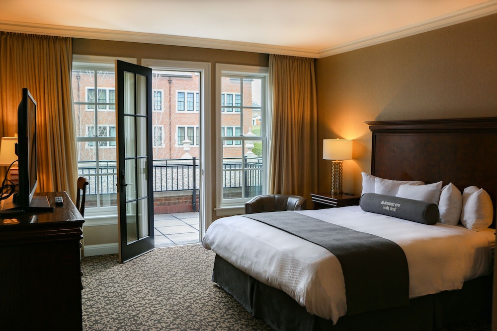Executive Room, 1 King Bed, Accessible, Terrace - Photo 1