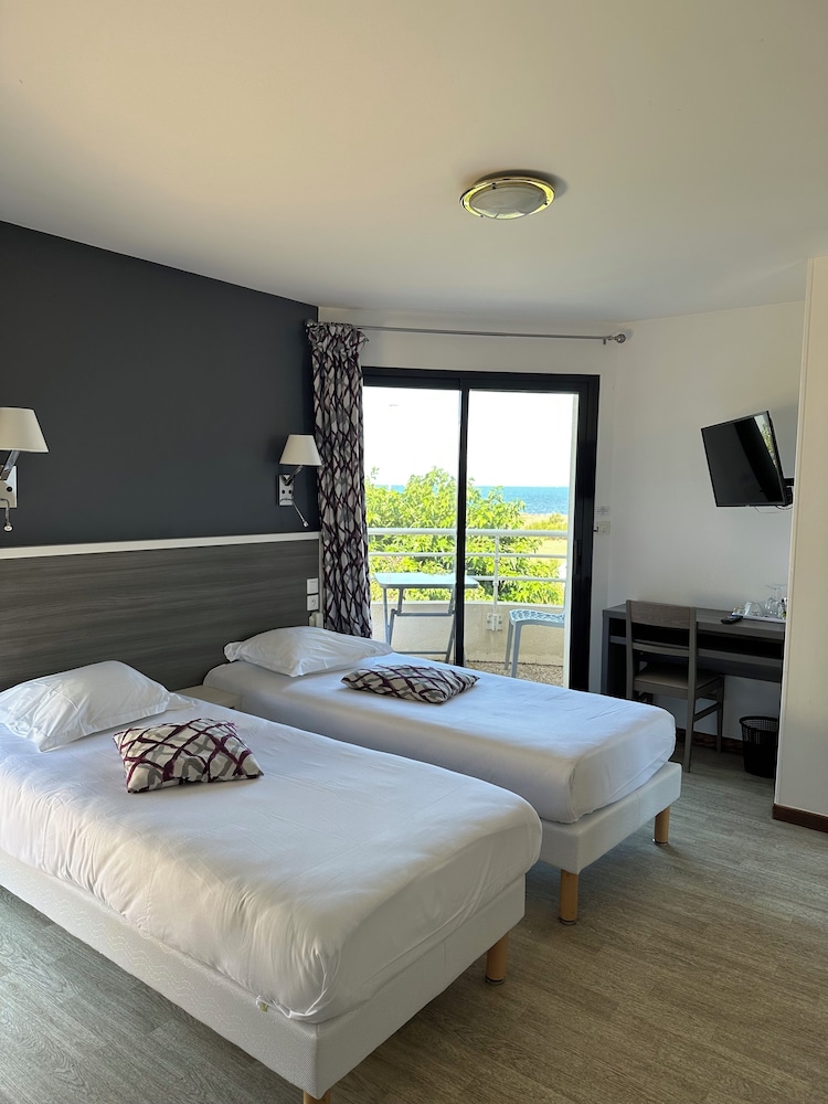 Basic Twin Room, Ocean View photo 3