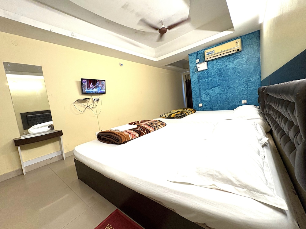 Superior Quadruple Room, City View photo 3