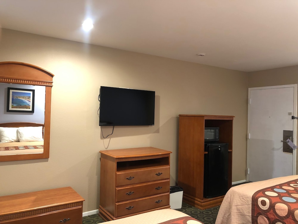 Standard Room, 2 Queen Beds photo 3