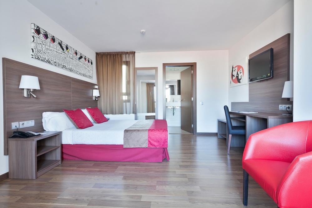 Standard Double Room, 1 Queen Bed thumbnail 6
