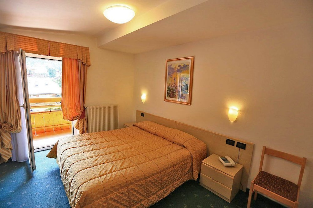Economy Double Room photo 2