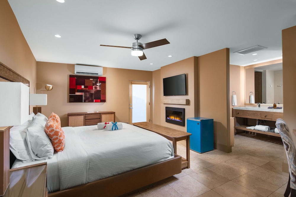 Luxury Suite, Patio, Pool View photo 1