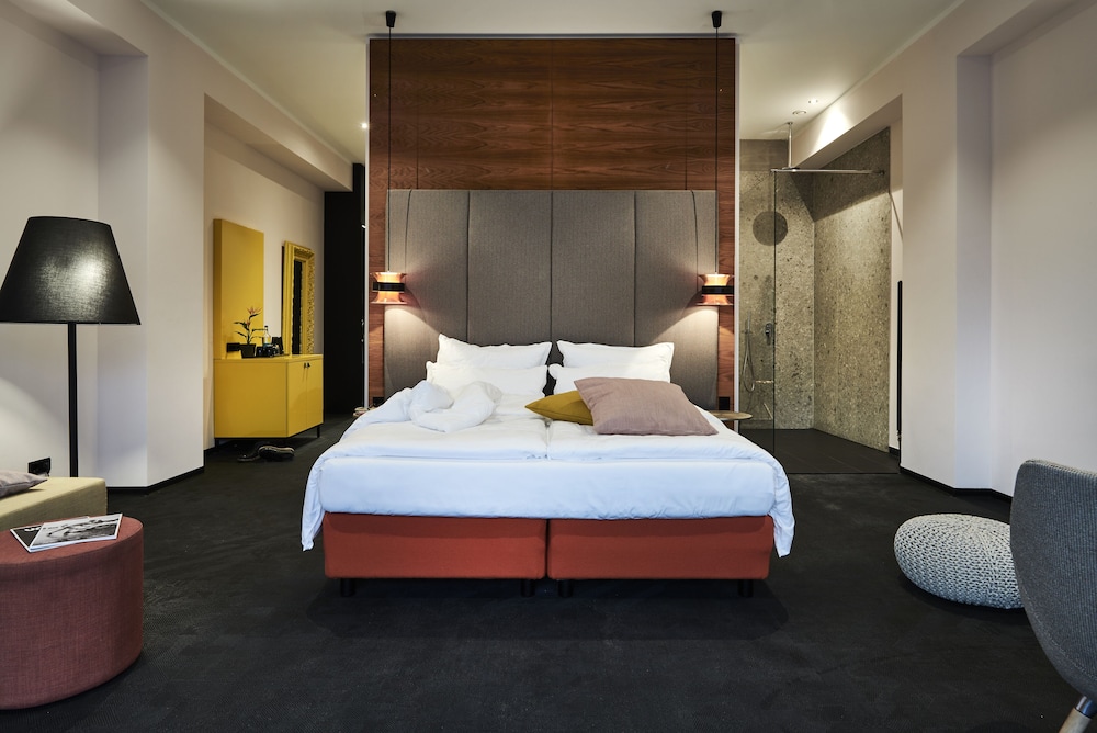 Suite with Balcony & River view - Photo 1