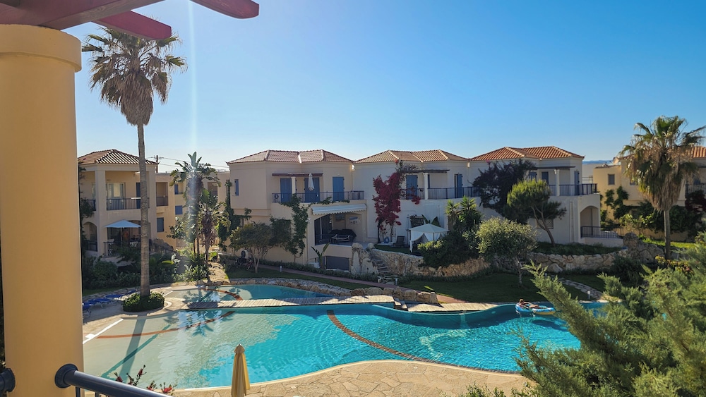 Basic Room, Pool View