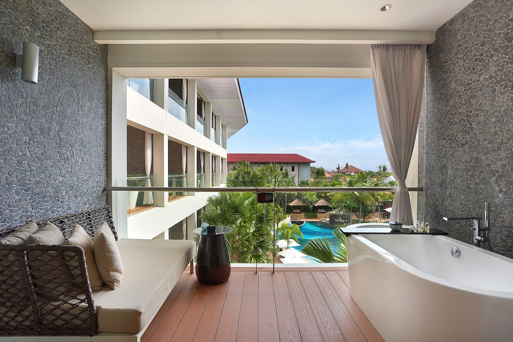 Suite, 1 Bedroom, Pool View thumbnail 5