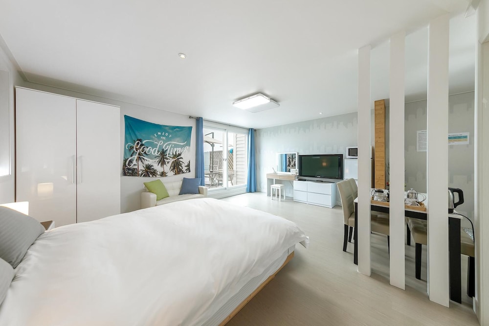 Basic Room, 1 Bedroom (Oceanview Room 1 ( F2 )) - Photo 2