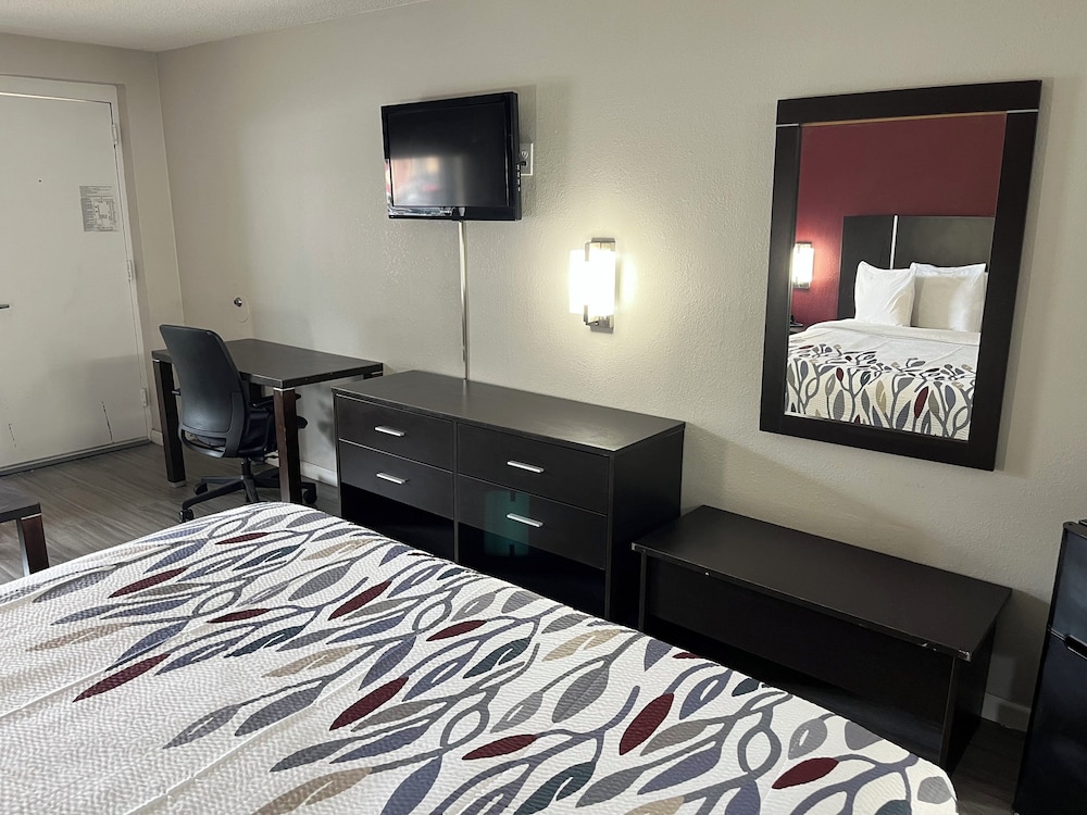 Deluxe Room, 1 King Bed, Non Smoking - Photo 2