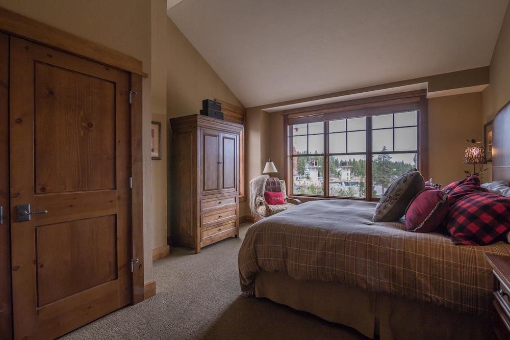 Condo, Multiple Beds (Iron Horse North) photo 1