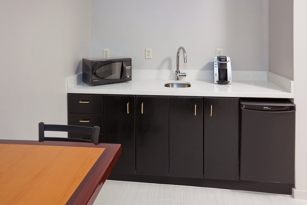 Suite, 1 Queen Bed - Photo 1