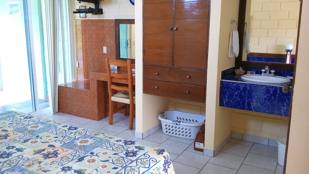 Standard Room, 1 King Bed, Non Smoking, Terrace photo 2