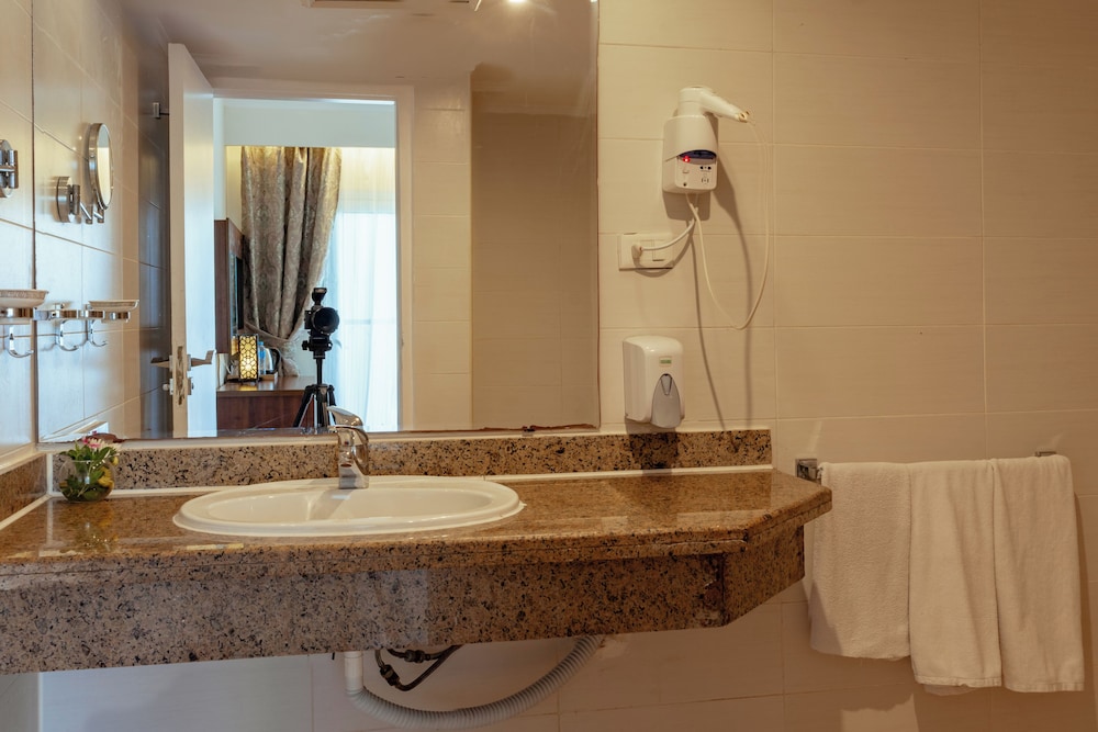Classic Double or Twin Room, Balcony, City View