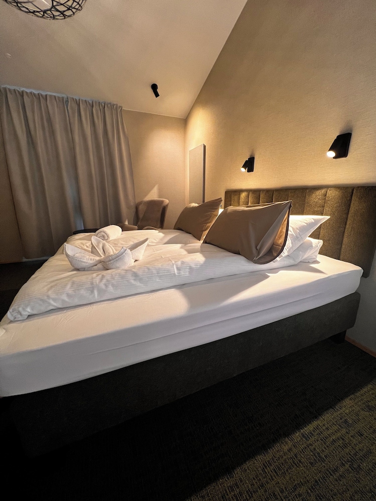 Deluxe Twin or Double Room photo 2