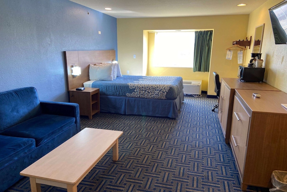 Suite, 2 Queen Beds, Non Smoking photo 2