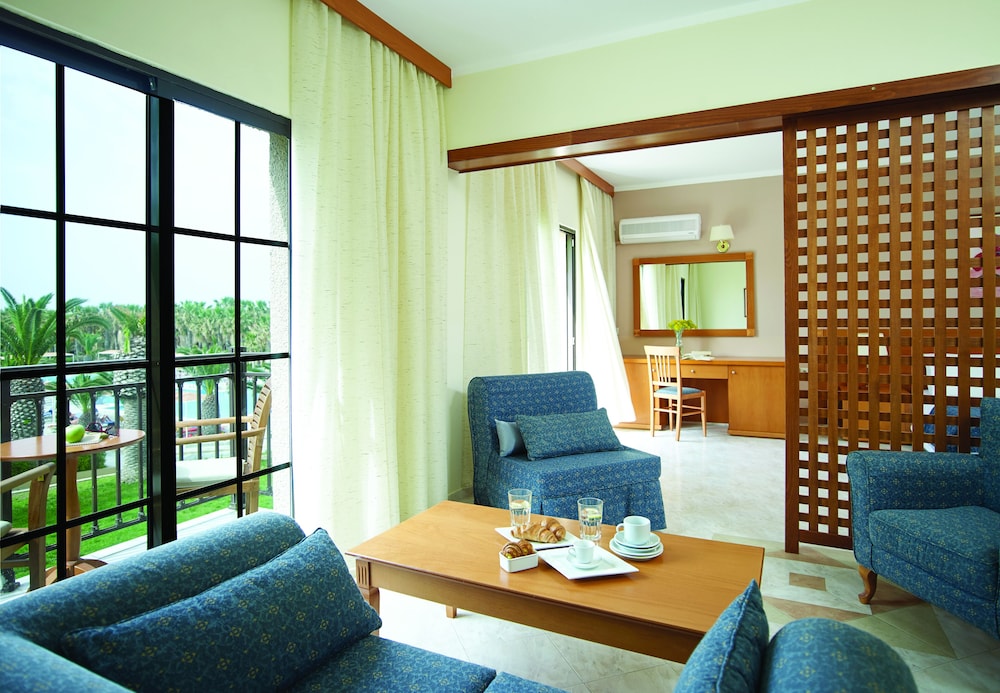 Family Room, Garden View photo 1