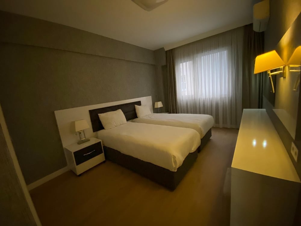 Deluxe Suite thumbnail 5