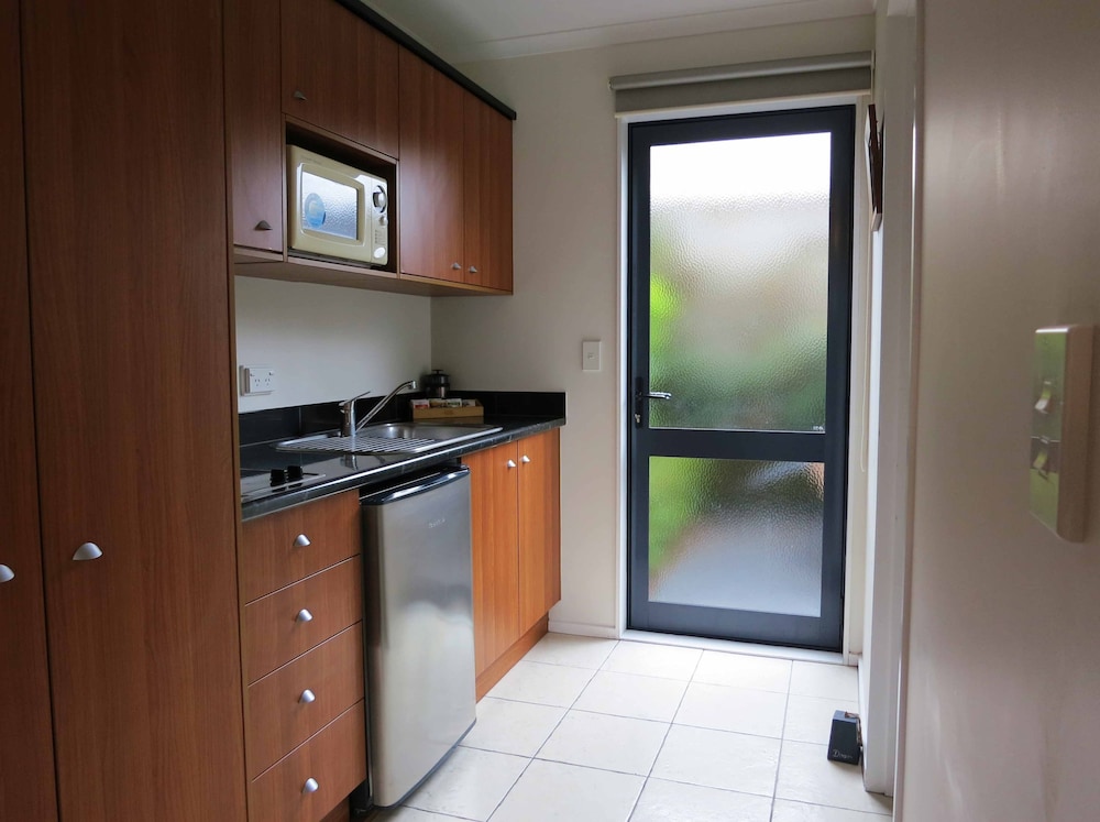 Standard Studio, Non Smoking, Kitchen (Studio Spa Bath Units) photo 3