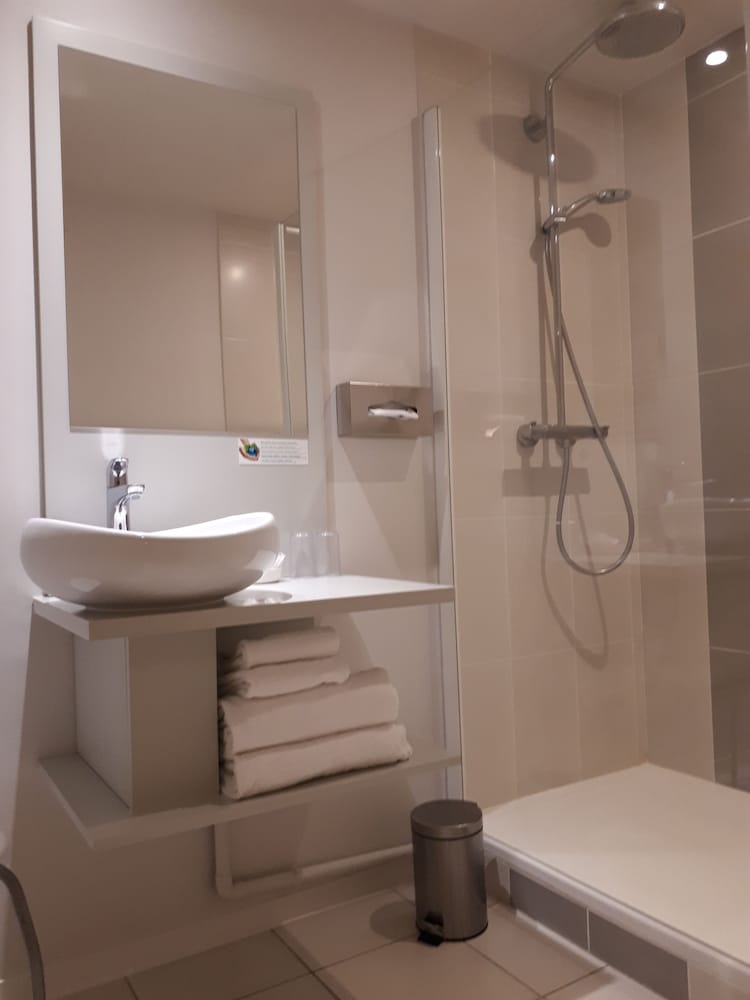 Superior Double or Twin Room, Accessible - Photo 5