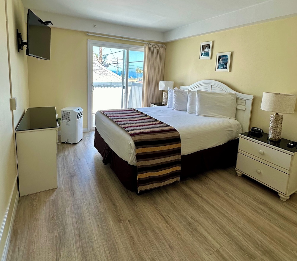 Townhome, 2 Bedrooms (Three Queen Beds 111) photo 2