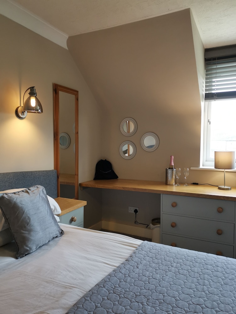 Standard Double Room, Accessible, Ensuite - Photo 9