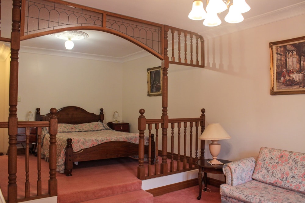 Standard Room, Balcony (Country Suite) with Split level, Spacious Lounge area, Ensuite bathroom