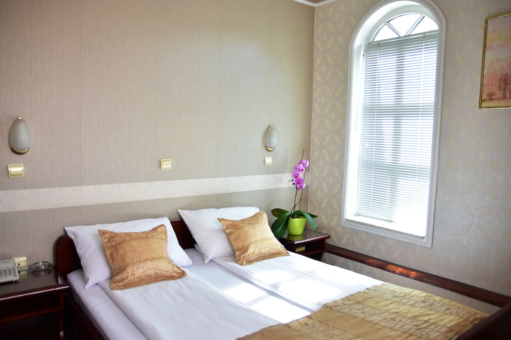 Economy Double Room photo 3