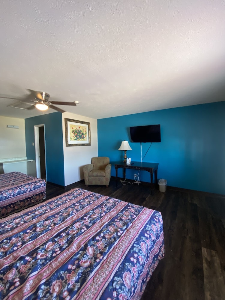 Standard Room, 2 Queen Beds, Non Smoking photo 3