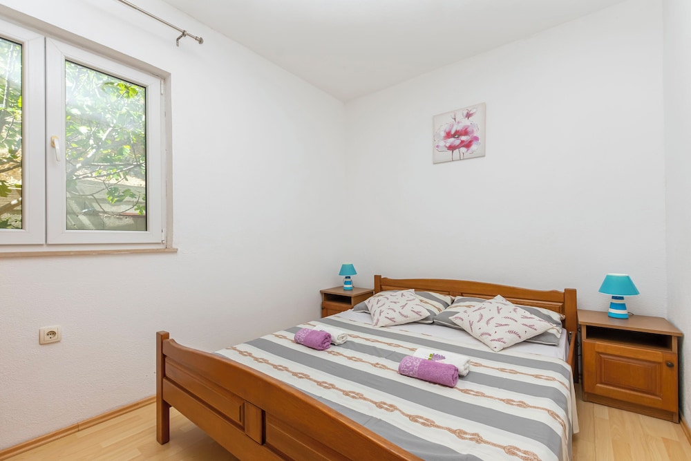 Apartment (A4)