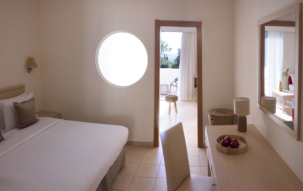 Family Room, Garden View