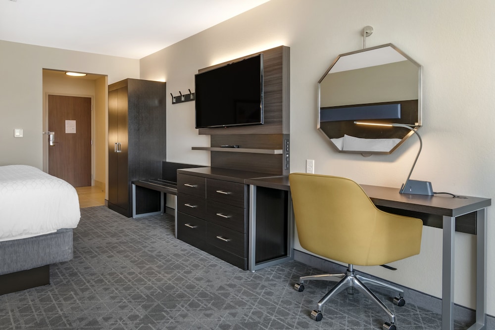 Standard Room, 1 King Bed, Accessible Bathtub, Non Smoking (Communications, Mobility) - Photo 4