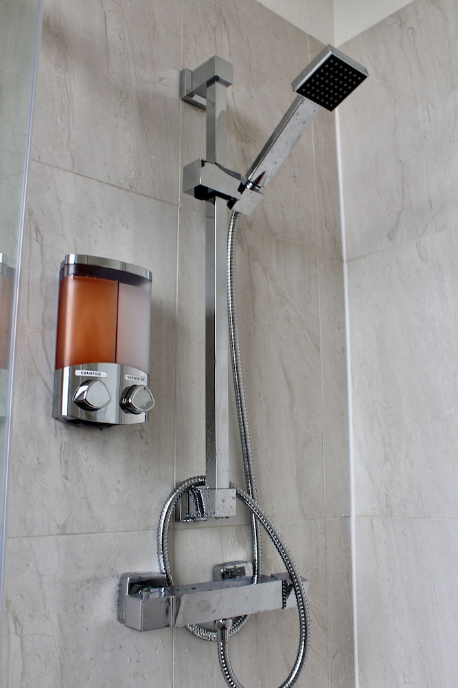 Triple Room, Ensuite photo 2
