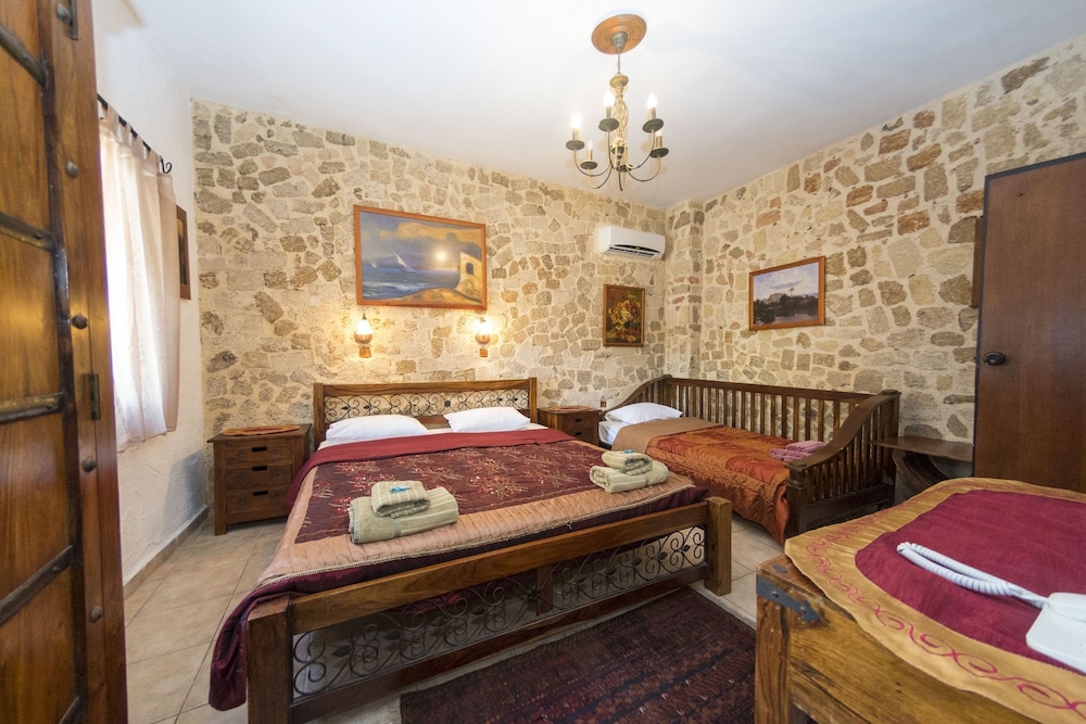 Room (8) photo 1
