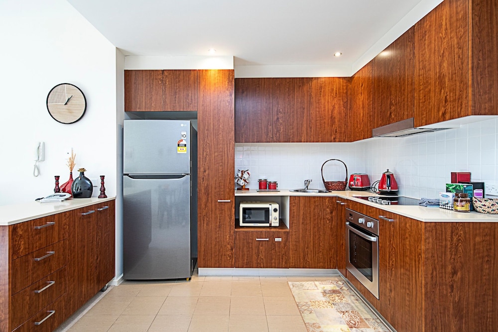 Apartment, 1 Bedroom, Pool Access, City View photo 2