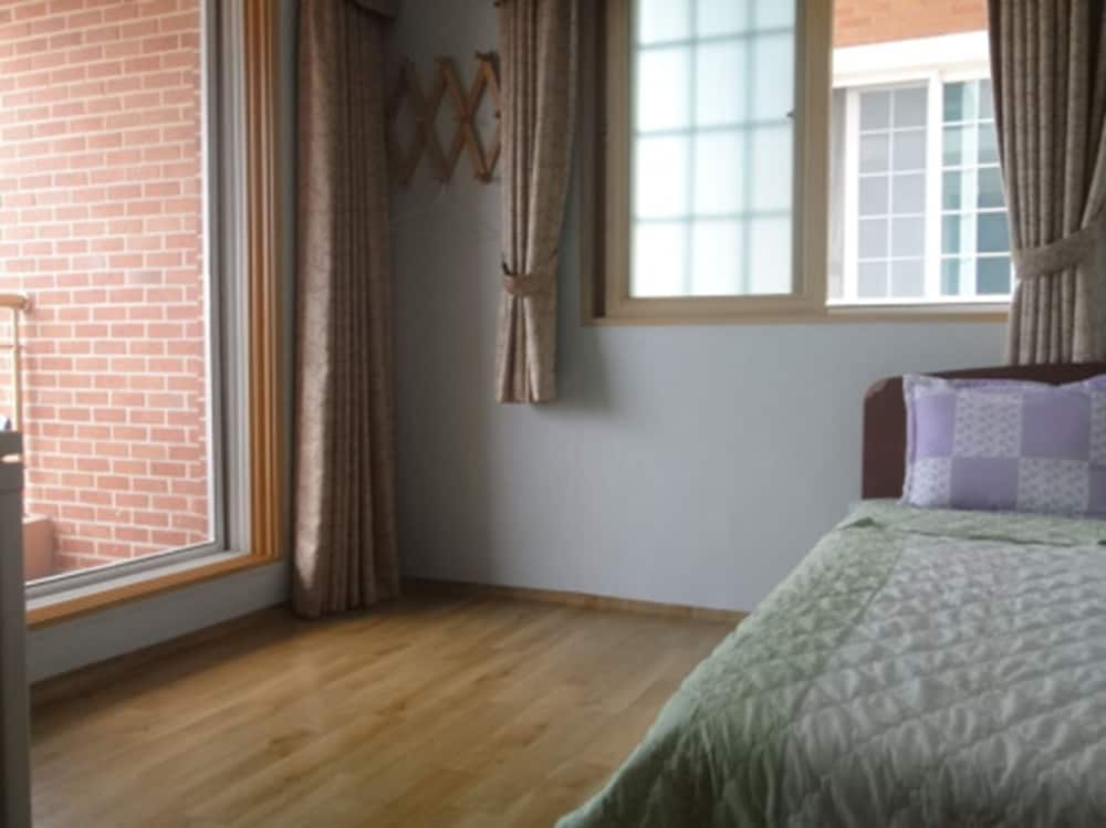 Double Room - Photo 4