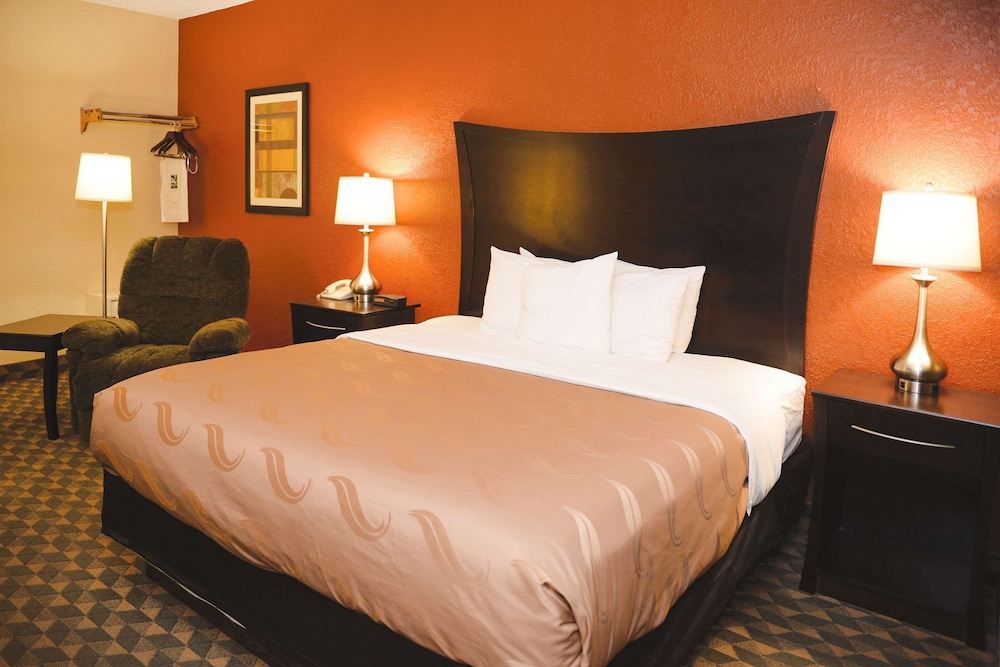 Room, 1 King Bed, Accessible, Non Smoking - Photo 4