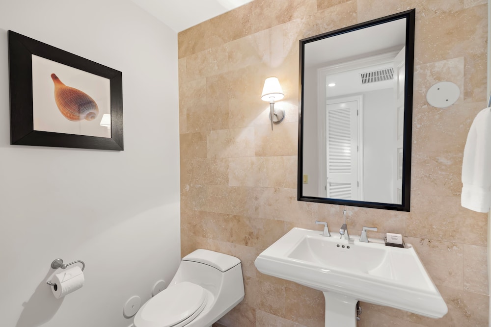 Poolside Suite With Direct Pool Access - Photo 10