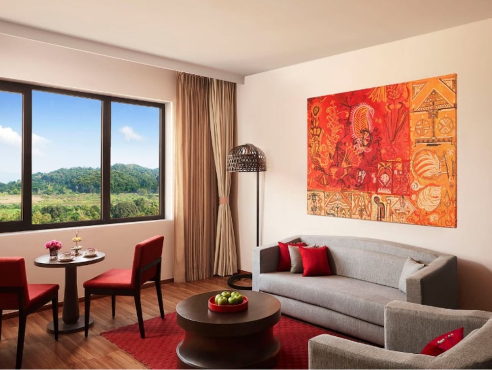 Premium Suite, 1 King Bed, City View photo 1