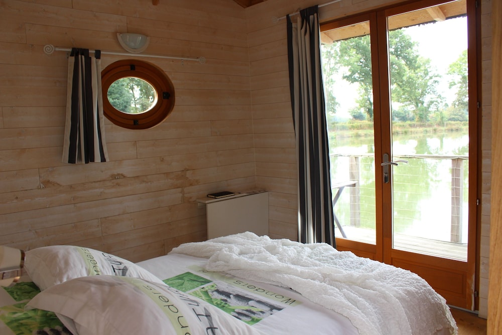 Cabin (Pilotis)