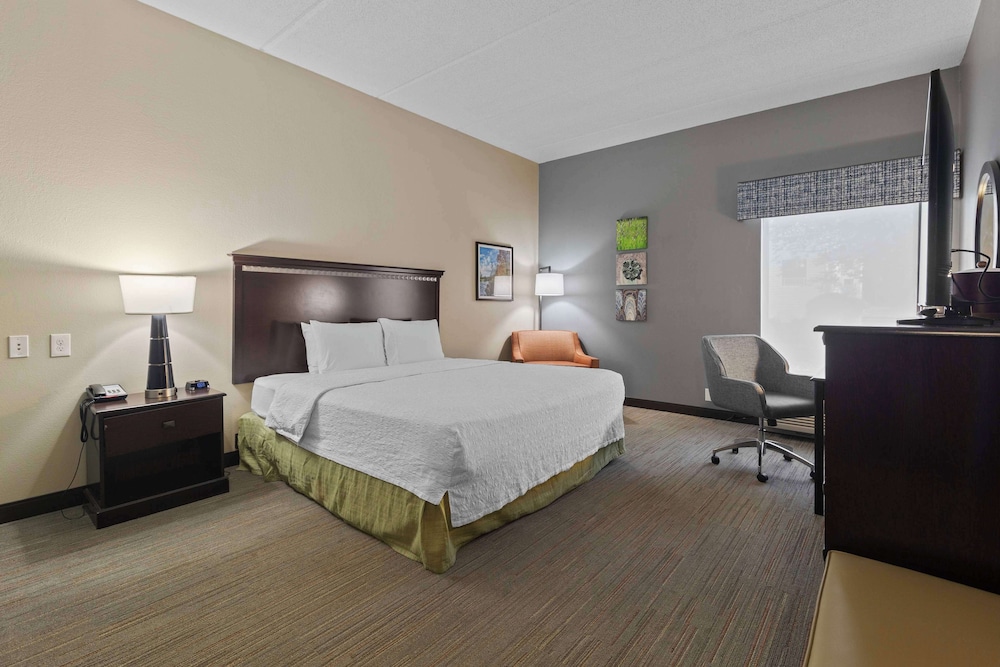 One King Bed, Non-Smoking - Photo 3