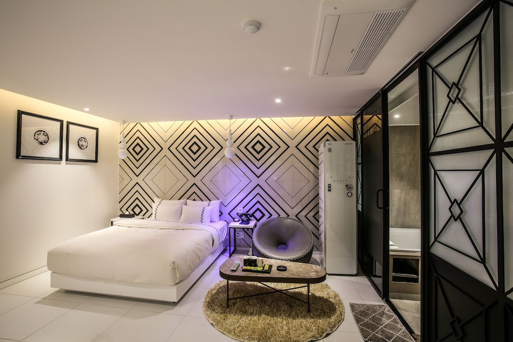 Luxury Premium Double Room - Photo 3