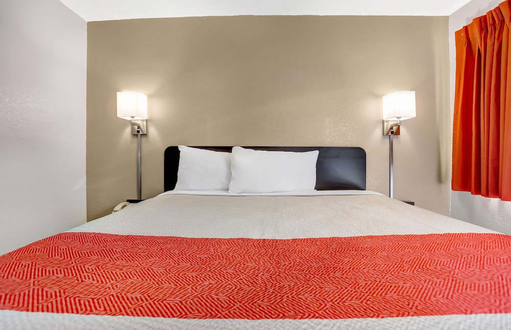 Standard Room, 1 King Bed, Non Smoking photo 2