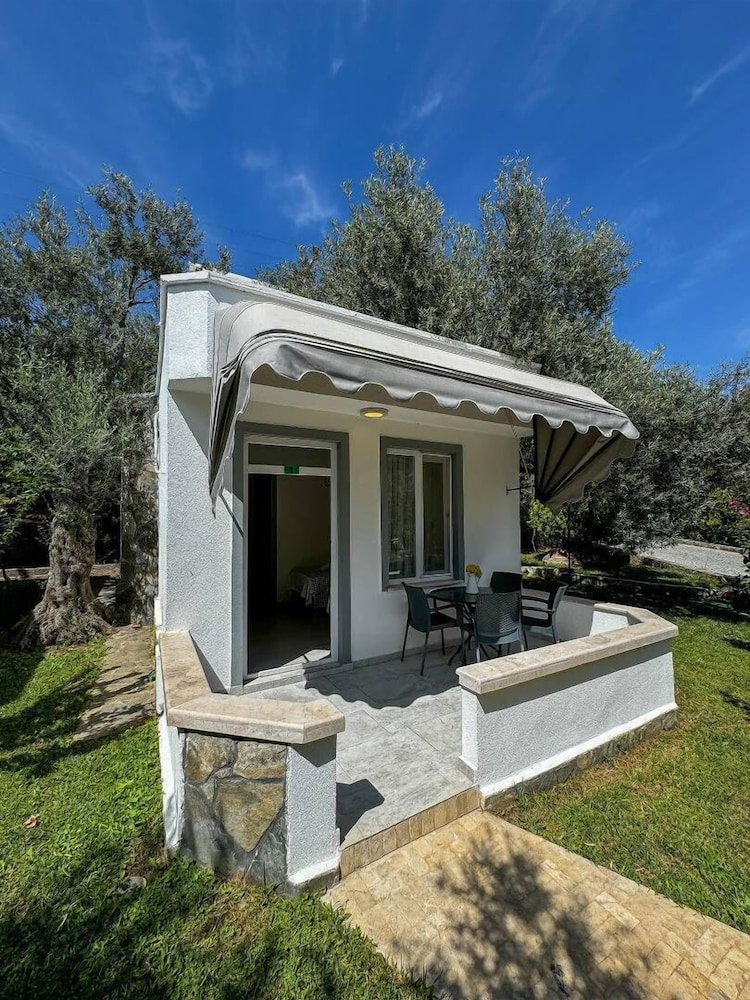 Triple Room, Balcony, Garden View photo 1