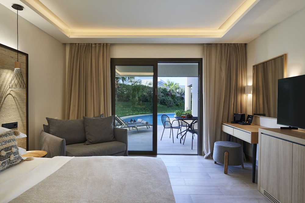 Premium Double Swim Up Room Inland View - Photo 3