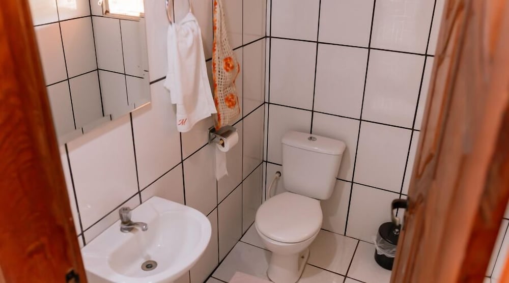 Basic Triple Room, 1 Bedroom, Air conditioning, Pool View photo 3